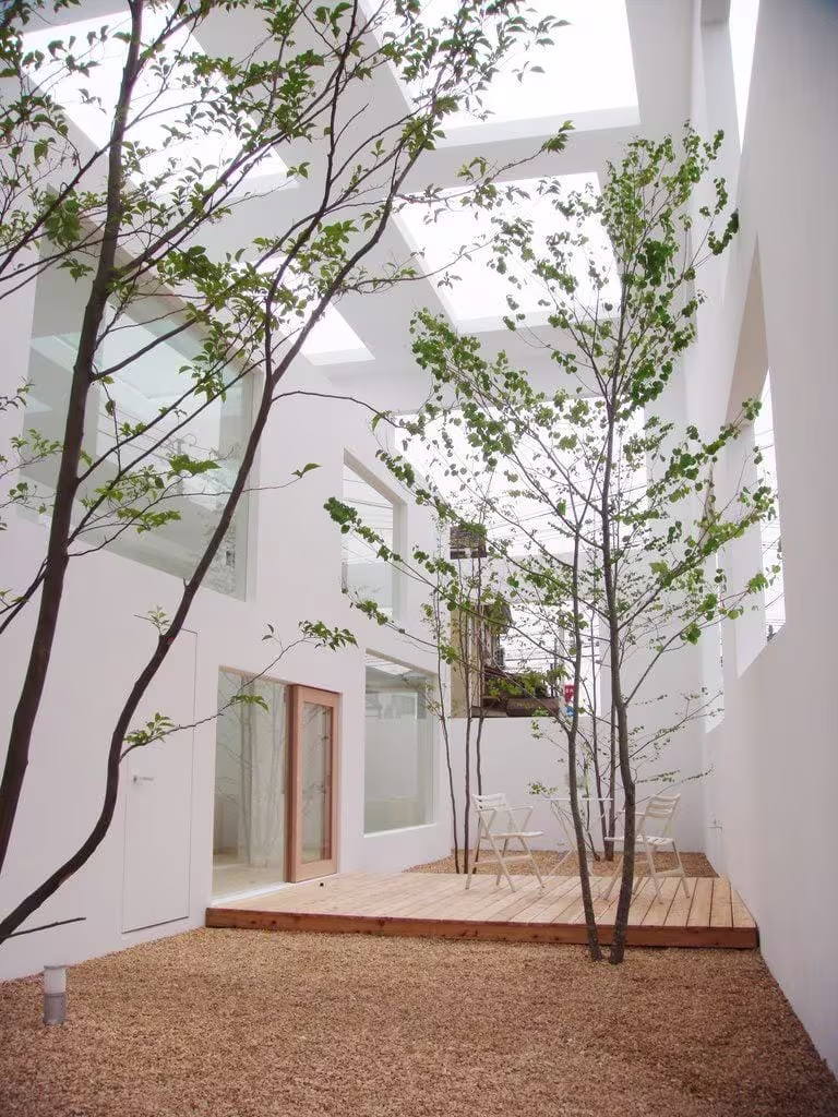 Dizaina vēstījums un valoda šodien (Biophilic design. House N, Sou Fujimoto Architects)