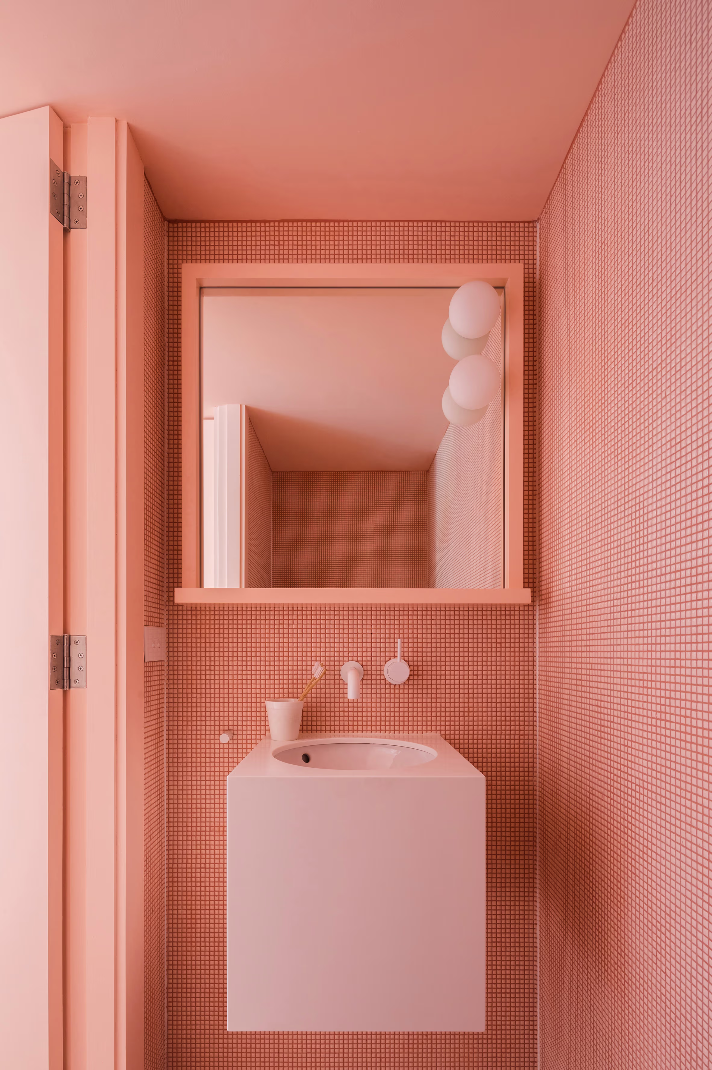No tendencēm uz pārmaiņām (Living Coral. House in Sydney, Tribe Studio)
